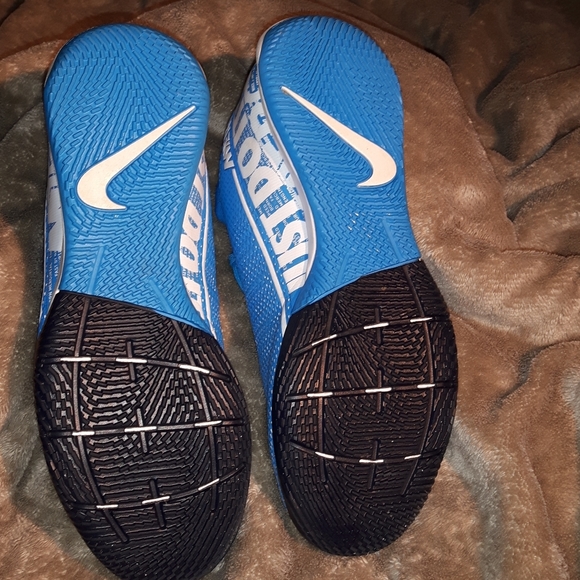 Boys cleats - Picture 3 of 3